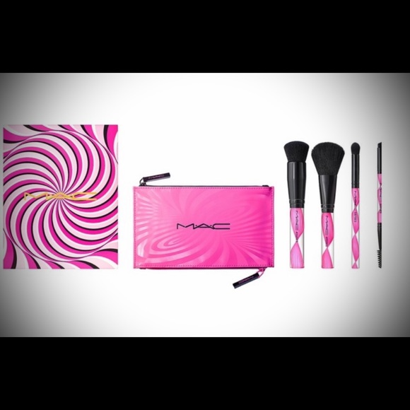 MAC Hypnotizing Holiday Wave Your Wand Brush Set (5 pieces) - Picture 5 of 7